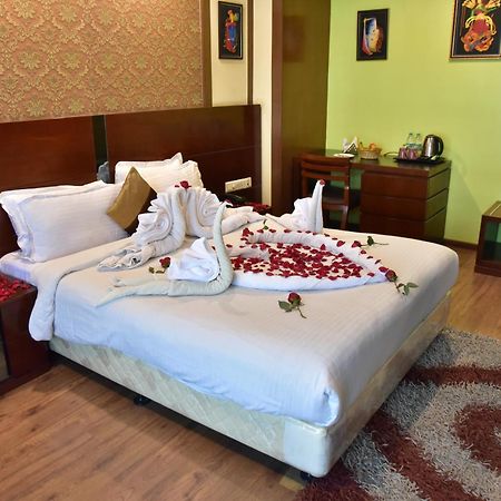 Hotel Ambassador Chocolate Inn Kalyani Экстерьер фото