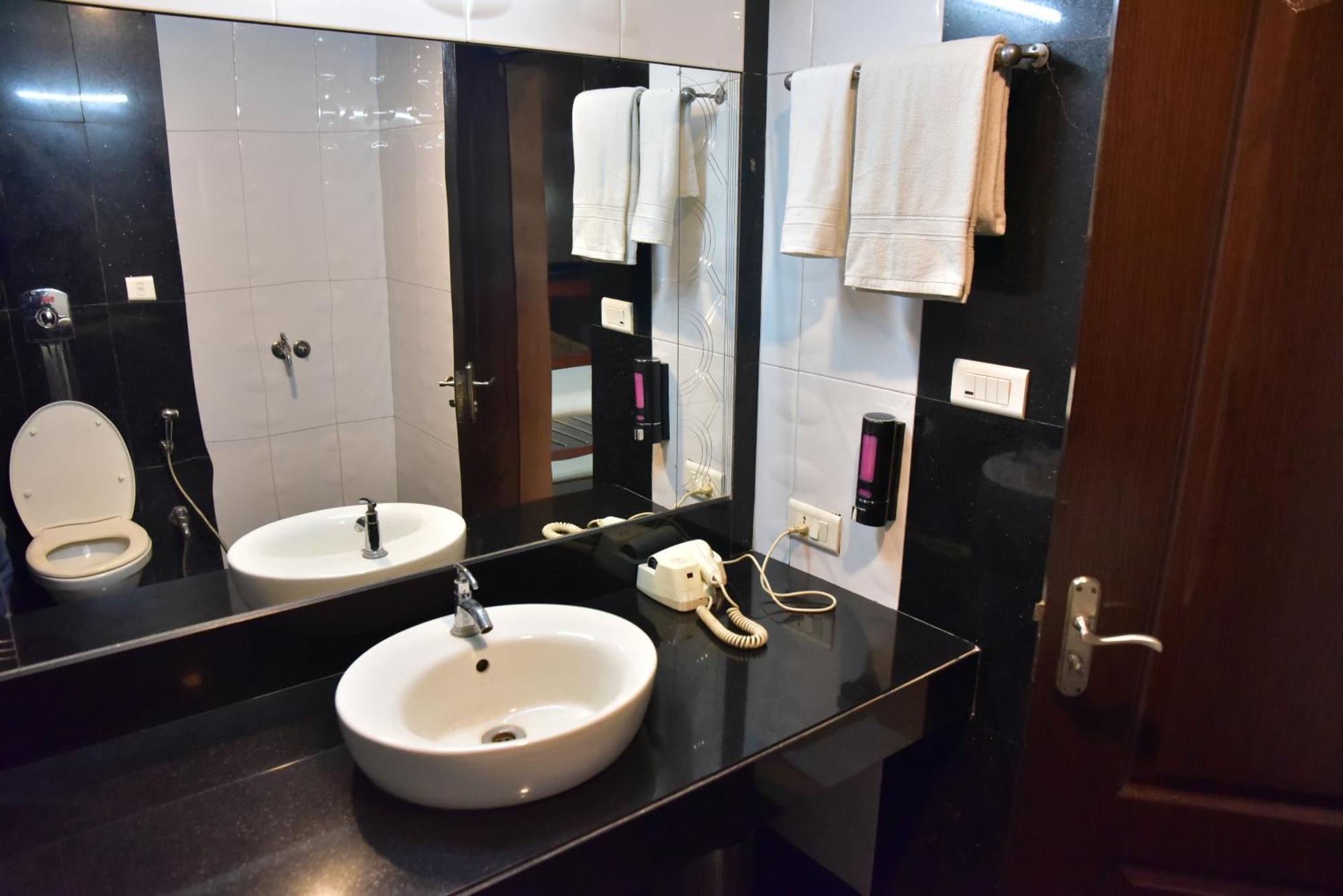 Hotel Ambassador Chocolate Inn Kalyani Экстерьер фото