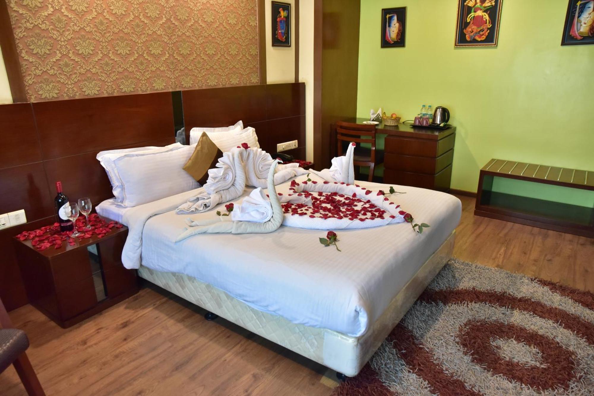 Hotel Ambassador Chocolate Inn Kalyani Экстерьер фото